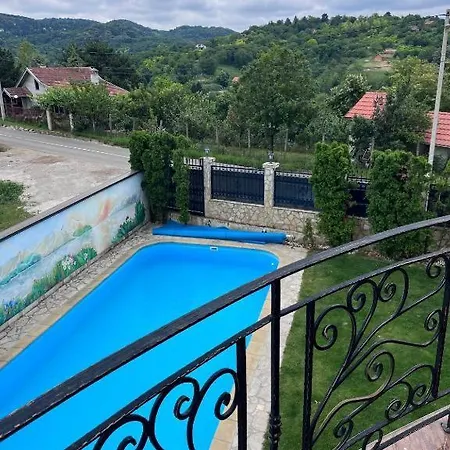 Villa Viktoria *