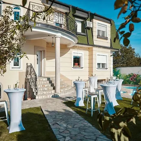 Viktoria Villa